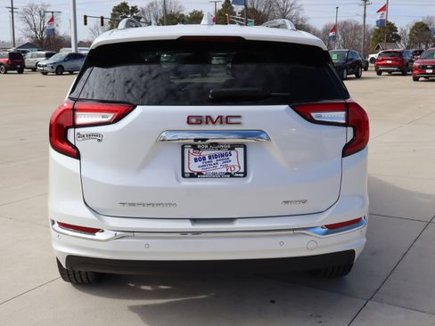 Used 2023 GMC Terrain Denali w/ Denali Premium Package image 7