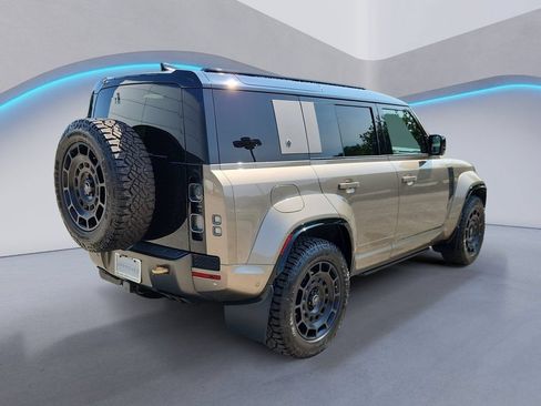 Used 2025 Land Rover Defender 110 AWD/4WD image 5