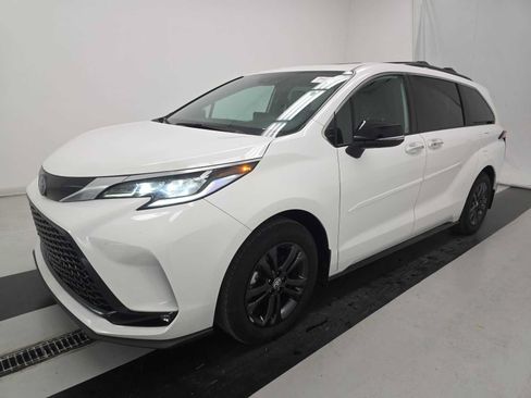 Used 2024 Toyota Sienna XSE w/ XSE Premium Package AWD/4WD image 2