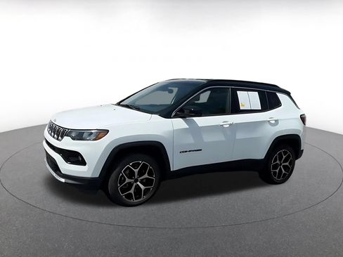 Used 2025 Jeep Compass Limited AWD/4WD image 7