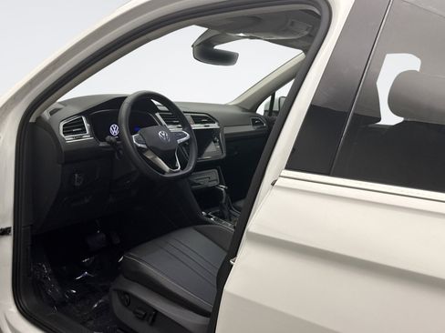 Used 2022 Volkswagen Tiguan SE image 10