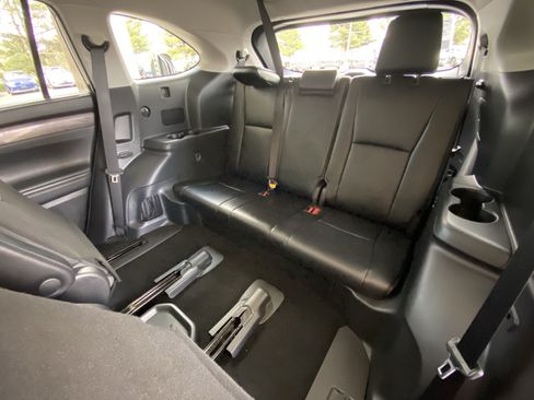 Used 2021 Toyota Highlander Platinum AWD/4WD image 40