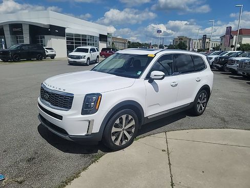 Used 2021 Kia Telluride EX w/ EX Premium Package FWD image 3
