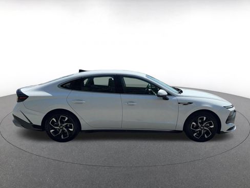 Used 2025 Hyundai Sonata SEL FWD image 16