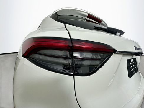 Used 2022 Maserati Levante GT AWD/4WD image 12