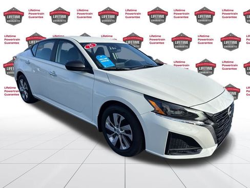 Certified 2025 Nissan Altima 2.5 S image 3