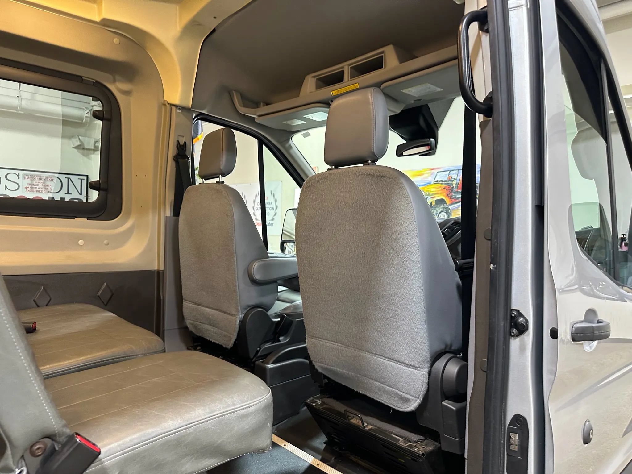 Used 2015 Ford Transit 250 148 Medium Roof RWD image 31