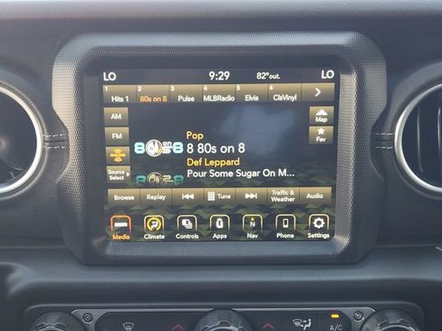 Used 2023 Jeep Wrangler Unlimited Sahara AWD/4WD image 4