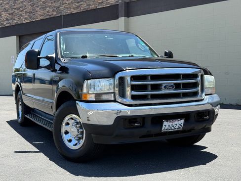 Used 2004 Ford Excursion XLT RWD image 2