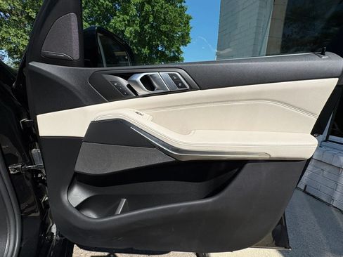 Used 2019 BMW X5 xDrive50i w/ M Sport Package AWD/4WD image 13