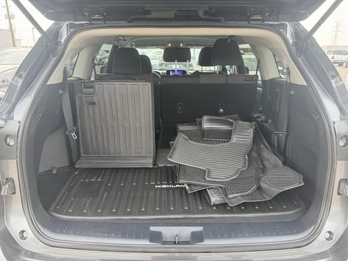 Used 2023 Toyota Highlander L image 8