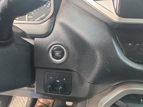 Used 2022 Toyota Tundra SR5 w/ SR5 Convenience Package image 12