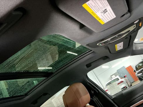 Used 2022 Audi e-tron Premium image 24