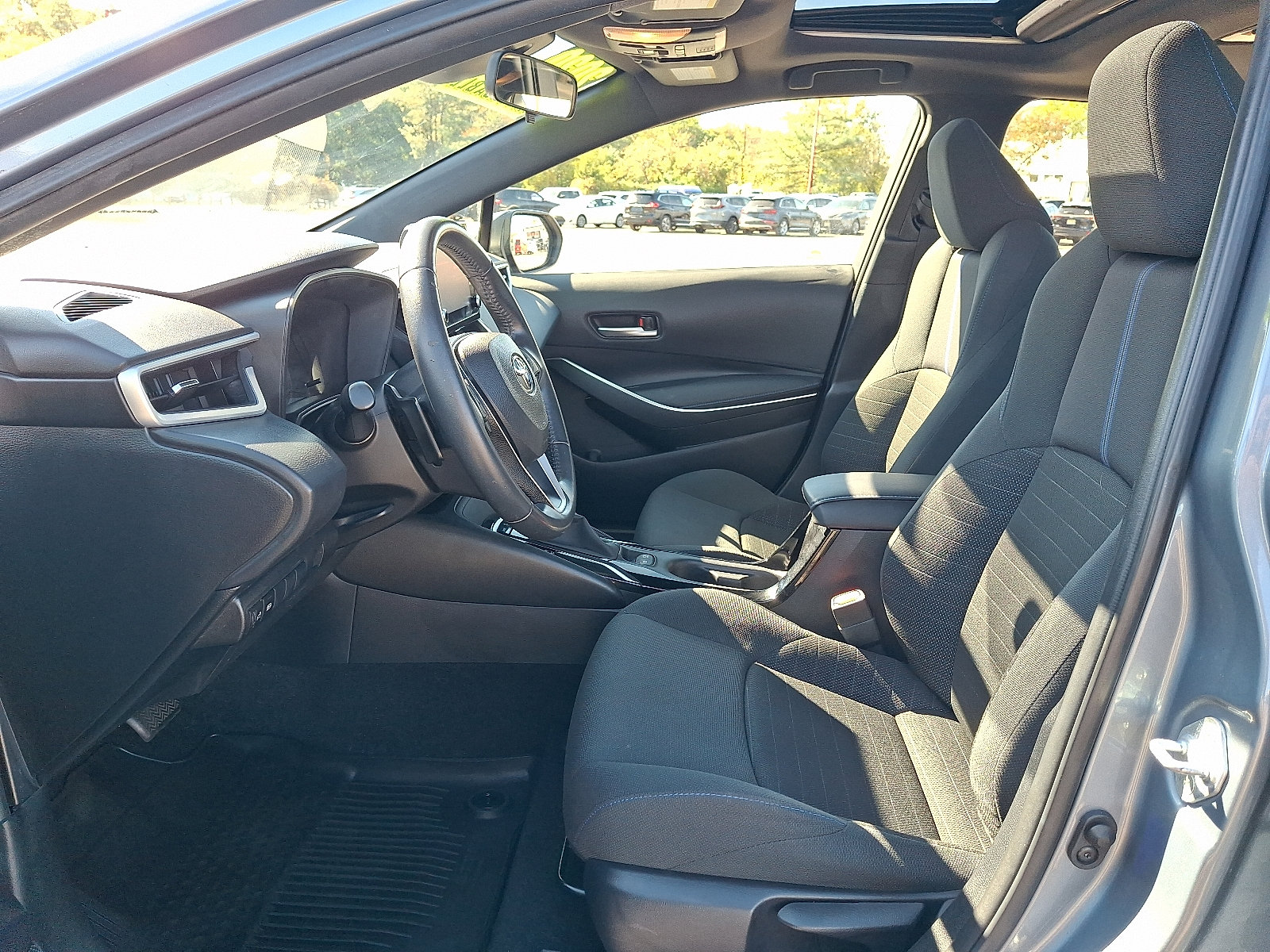 Used 2020 Toyota Corolla SE w/ SE Premium Package FWD image 14