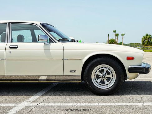 Used 1987 Jaguar XJ6 RWD image 11