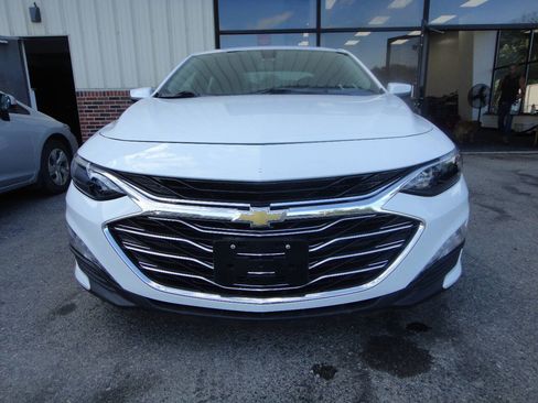 Used 2019 Chevrolet Malibu LT FWD image 2