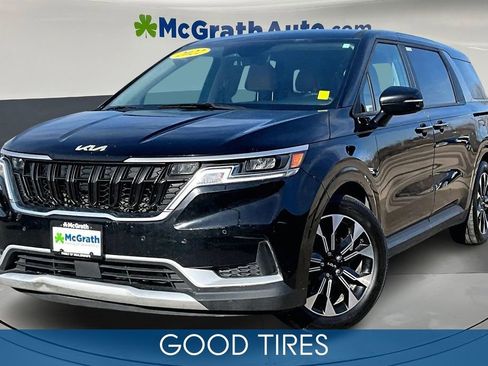 Used 2022 Kia Carnival EX image 3