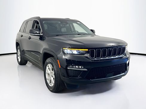 Used 2023 Jeep Grand Cherokee Limited w/ Luxury Tech Group II image 3
