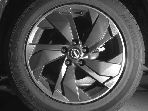 Used 2025 Nissan Rogue SV image 14