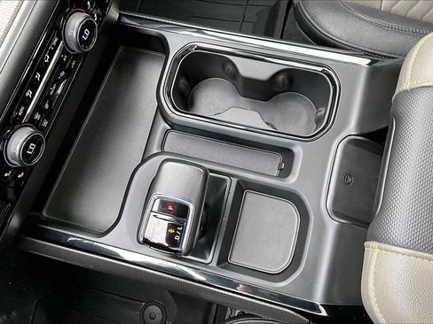 Used 2022 Chevrolet Silverado 1500 ZR2 w/ Technology Package image 21