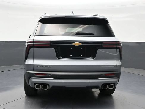 Used 2024 Chevrolet Traverse LT FWD image 4
