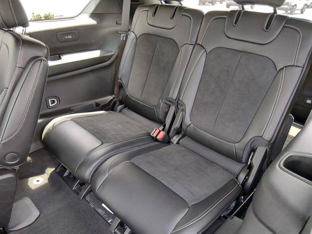 Used 2025 Jeep Grand Cherokee L Altitude RWD image 13