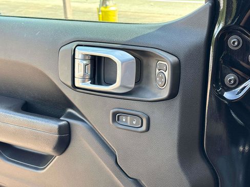 Used 2022 Jeep Wrangler Unlimited Sport AWD/4WD image 15