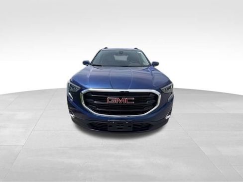 Used 2020 GMC Terrain SLE w/ Driver Convenience Package FWD image 2