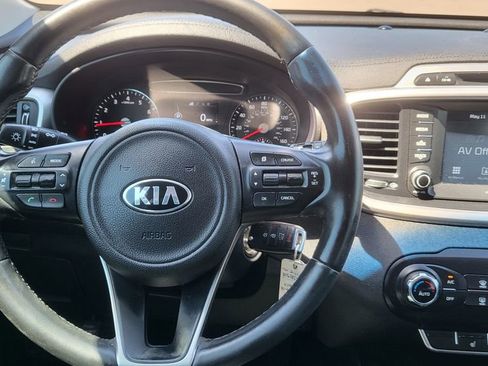 Used 2018 Kia Sorento FWD image 28