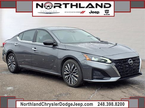 Used 2024 Nissan Altima 2.5 SV image 1