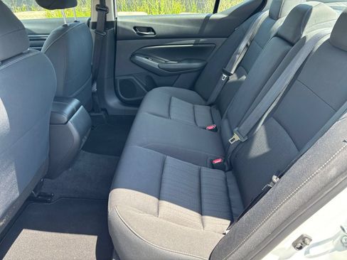 Used 2025 Nissan Altima 2.5 SV FWD image 25