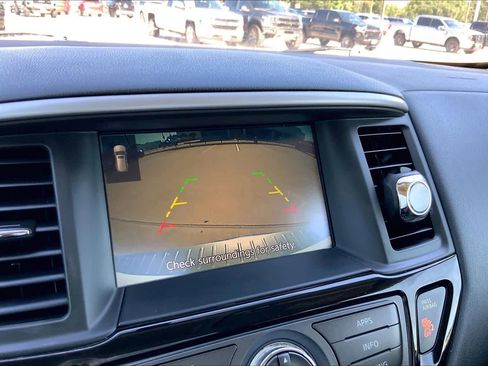 Used 2020 Nissan Pathfinder S FWD image 28