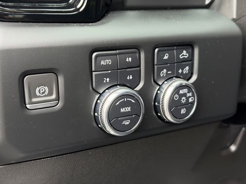 Used 2024 GMC Sierra 2500 AT4 w/ AT4 Premium Plus Package AWD/4WD image 14