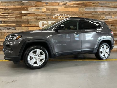 Used 2022 Jeep Compass Latitude w/ Convenience Group AWD/4WD image 14