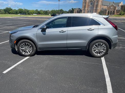 Used 2024 Cadillac XT4 Premium Luxury FWD image 2