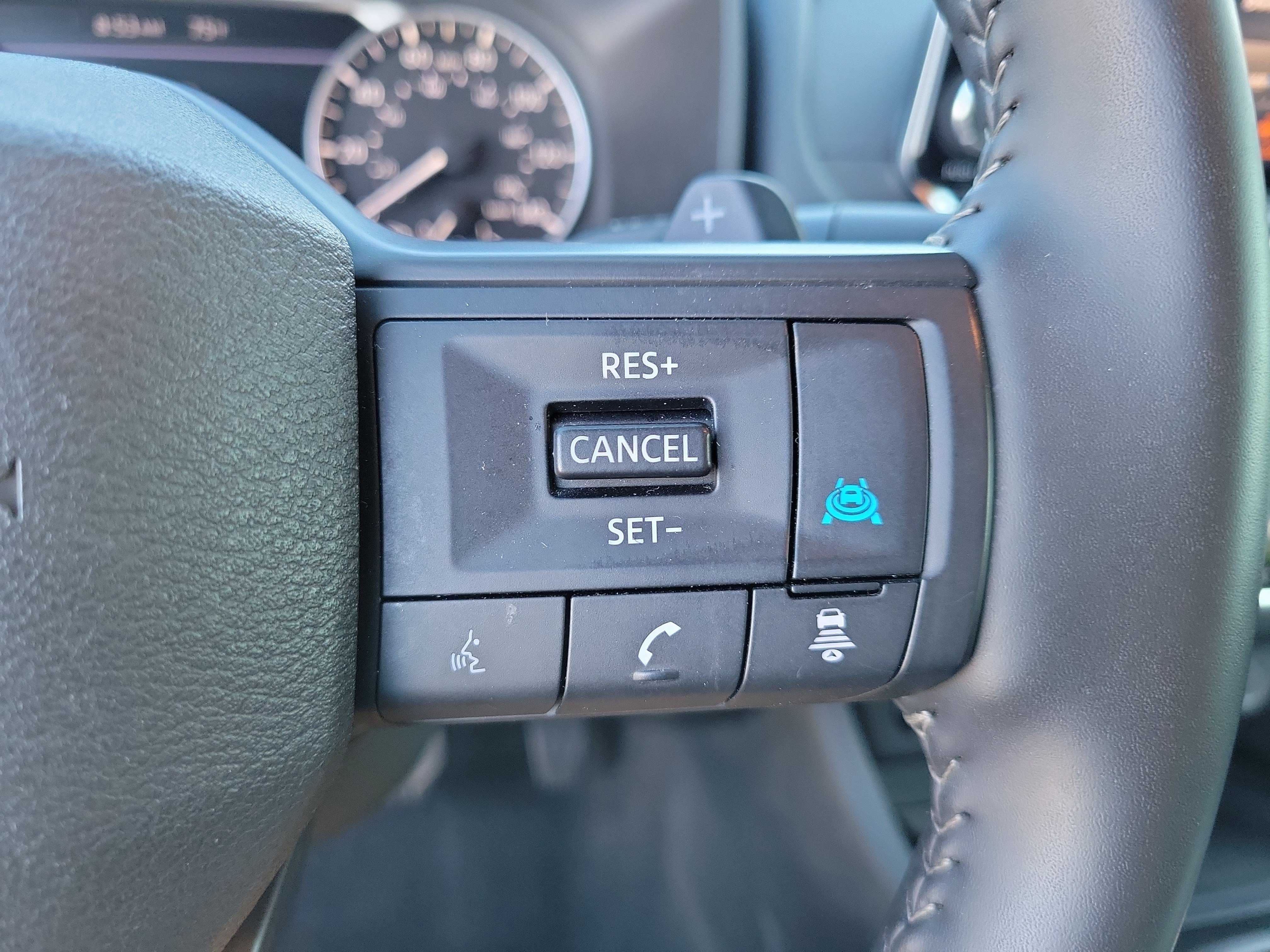 Used 2025 Nissan Rogue SV AWD/4WD image 22
