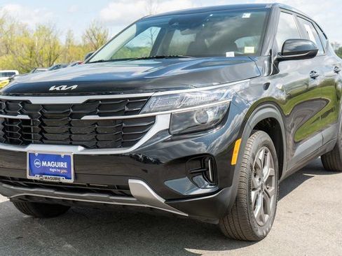 Used 2024 Kia Seltos LX AWD/4WD image 2
