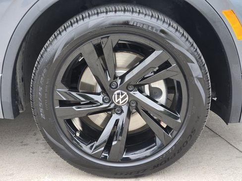 Used 2024 Volkswagen Tiguan SE R-Line AWD/4WD image 16