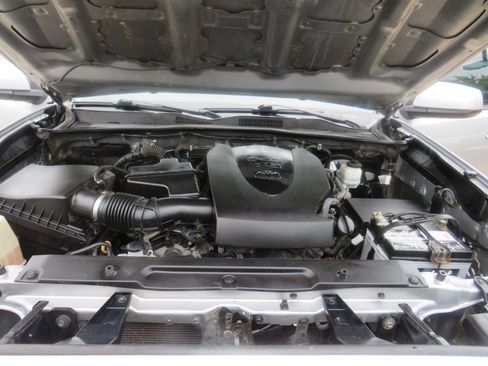 Used 2019 Toyota Tacoma SR5 RWD image 32