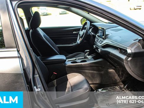 Used 2025 Nissan Altima 2.5 SV FWD image 21