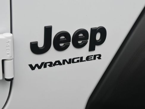 Used 2022 Jeep Wrangler Sport S image 29