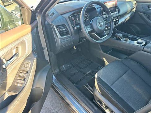 Used 2022 Nissan Rogue SV image 9