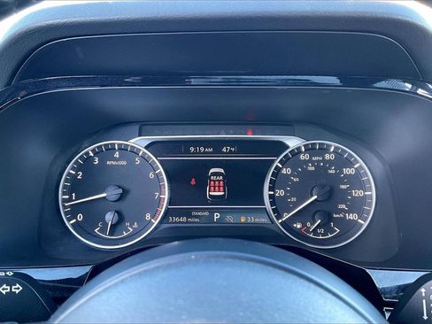 Used 2025 Nissan Pathfinder SV image 18