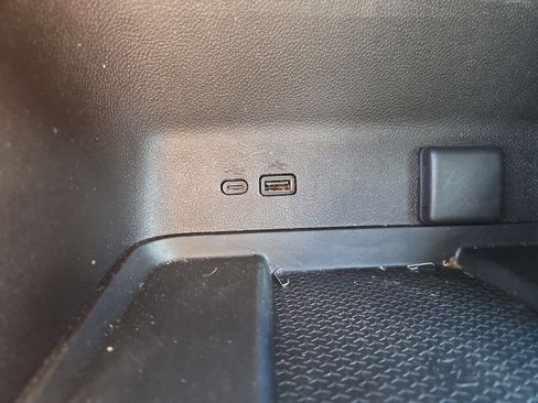 Used 2025 Chevrolet Traverse LT FWD image 27