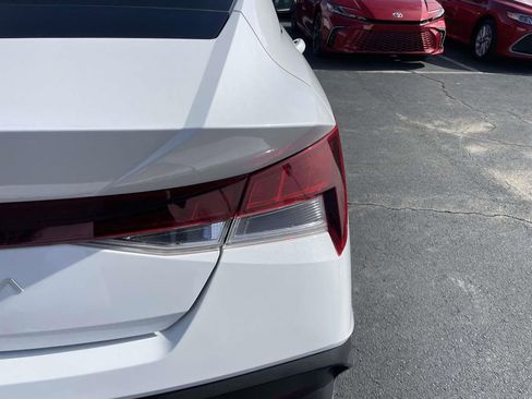 Used 2024 Hyundai Elantra SE image 17