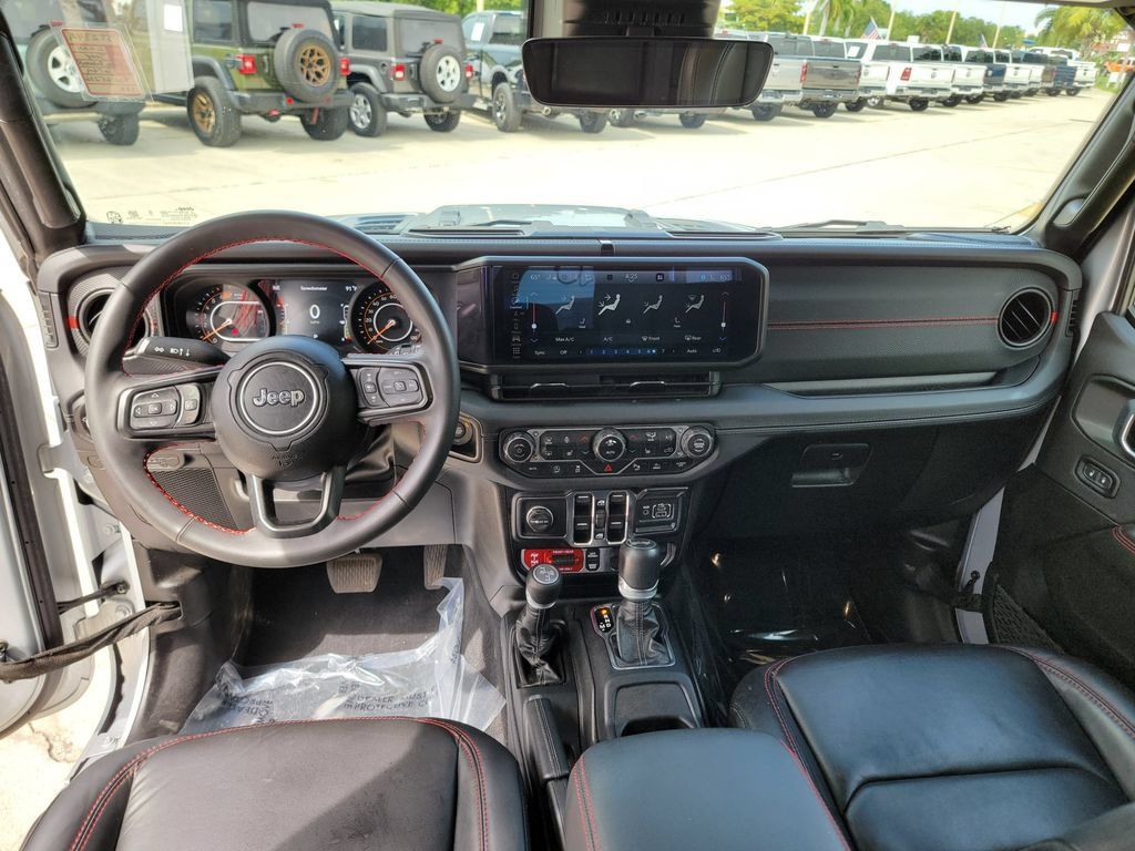 Used 2024 Jeep Wrangler Unlimited Rubicon AWD/4WD image 17