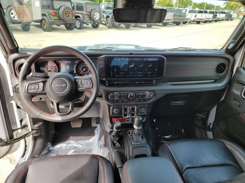 Used 2024 Jeep Wrangler Unlimited Rubicon AWD/4WD image 17