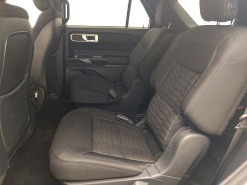 Used 2020 Ford Explorer XLT image 18