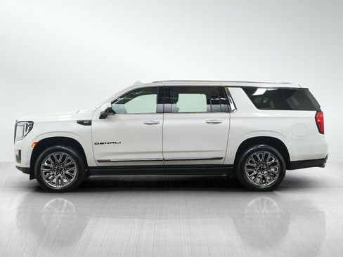 Used 2023 GMC Yukon XL Denali Ultimate AWD/4WD image 2