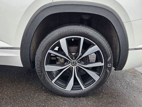 Used 2024 Volkswagen Atlas SEL Premium R-Line image 11